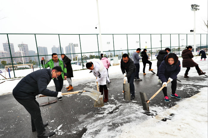 一場雪，體育中心美得不要不要的</br>但最美的風(fēng)景還是他們(圖5)