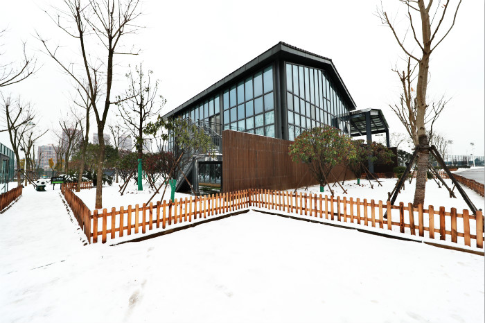 一場雪，體育中心美得不要不要的</br>但最美的風(fēng)景還是他們(圖1)