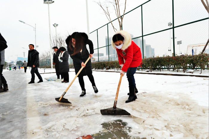 一場雪，體育中心美得不要不要的</br>但最美的風(fēng)景還是他們(圖9)
