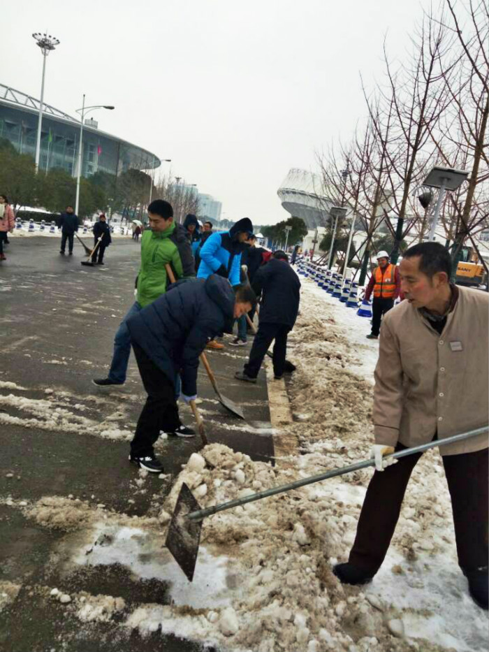 一場雪，體育中心美得不要不要的</br>但最美的風(fēng)景還是他們(圖6)