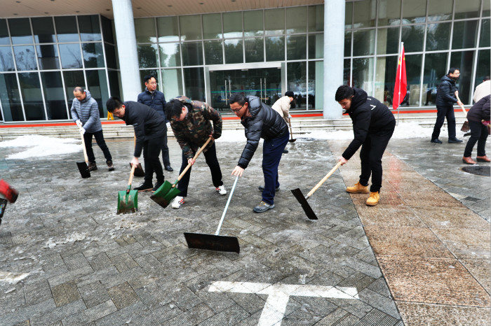 一場雪，體育中心美得不要不要的</br>但最美的風(fēng)景還是他們(圖12)