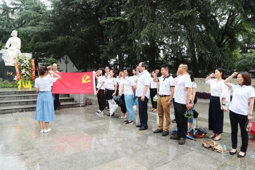 “瞻仰革命先烈 傳承紅色精神” ——公司全體黨員、入黨積極分子參觀向警予烈士陵園(圖3)