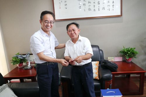 武漢體育中心開展退休老黨員“不忘初心、牢記使命”專題調(diào)研和慰問工作