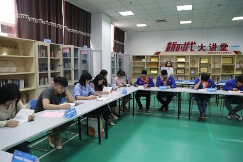 文明迎軍運(yùn)  書香潤武體 武漢體育中心舉辦首屆職工讀書節(jié)(圖1)