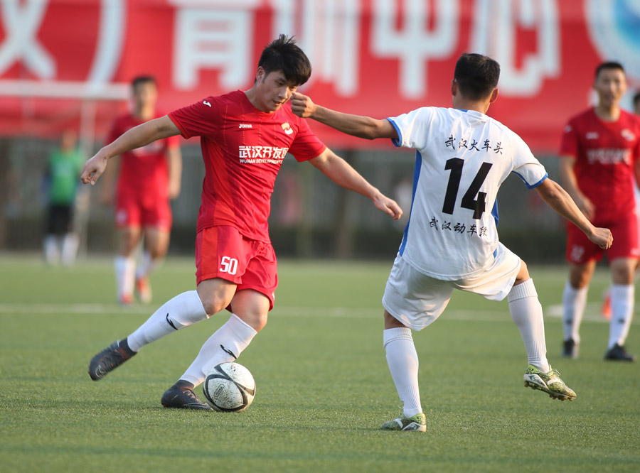 全市職工足球聯賽第二階段比賽 ▏車都綠茵5：0大勝動車組武漢客運段(圖2)