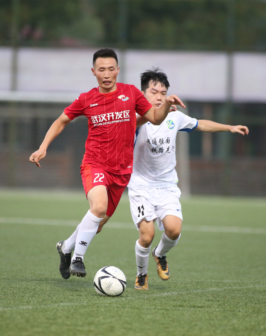 全市職工足球聯賽第二階段比賽 ▏車都綠茵5：0大勝動車組武漢客運段(圖4)