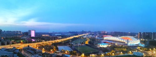 軍運會倒計時30天  燈海點亮“軍運”主場夜色  中國車都，熠熠發(fā)光(圖2)