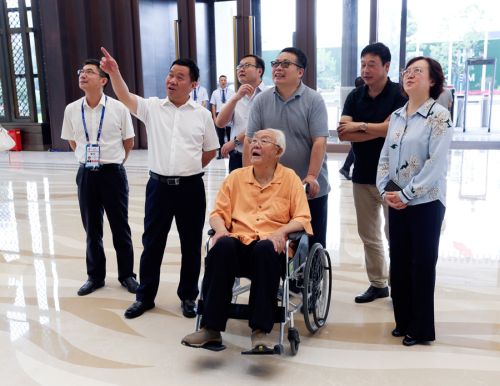 軍運(yùn)會(huì)主場館藝術(shù)品通過驗(yàn)收 中國風(fēng)荊楚韻讓人驚艷(圖5)