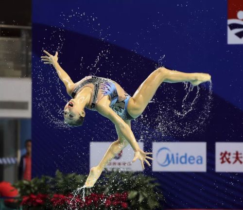 “水上芭蕾”究竟有多美？全國花樣游泳錦標(biāo)賽武漢“綻放”（附精美圖集）(圖9)