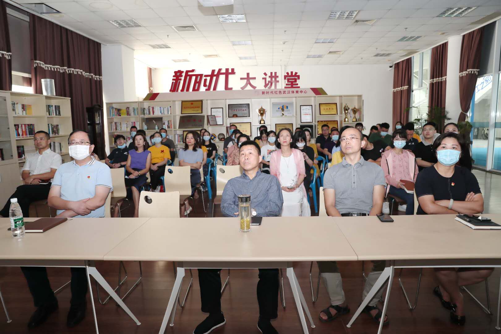 公司集中收看全國抗疫表彰大會(huì)(圖4)